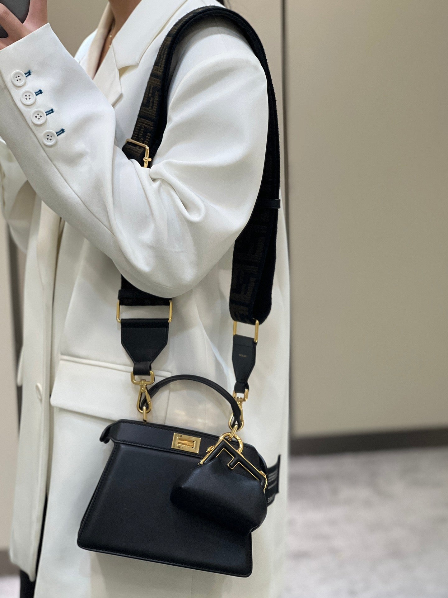 펜디 피카부 I See U 카프스킨 쁘띠