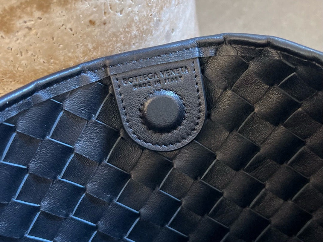 보테가 베네타 사르딘 토트백 클래식