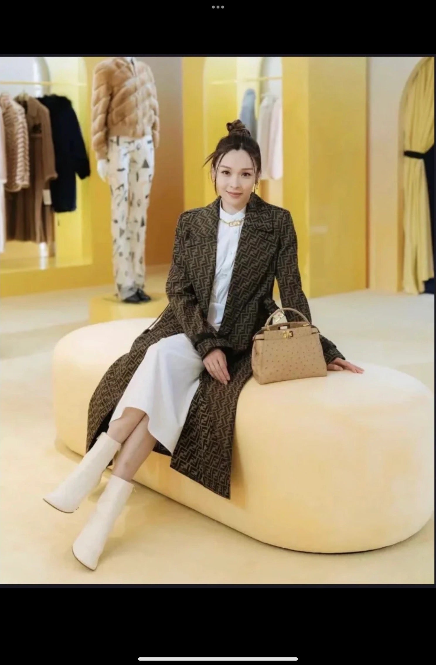 펜디 피카부 오스트리치 미니