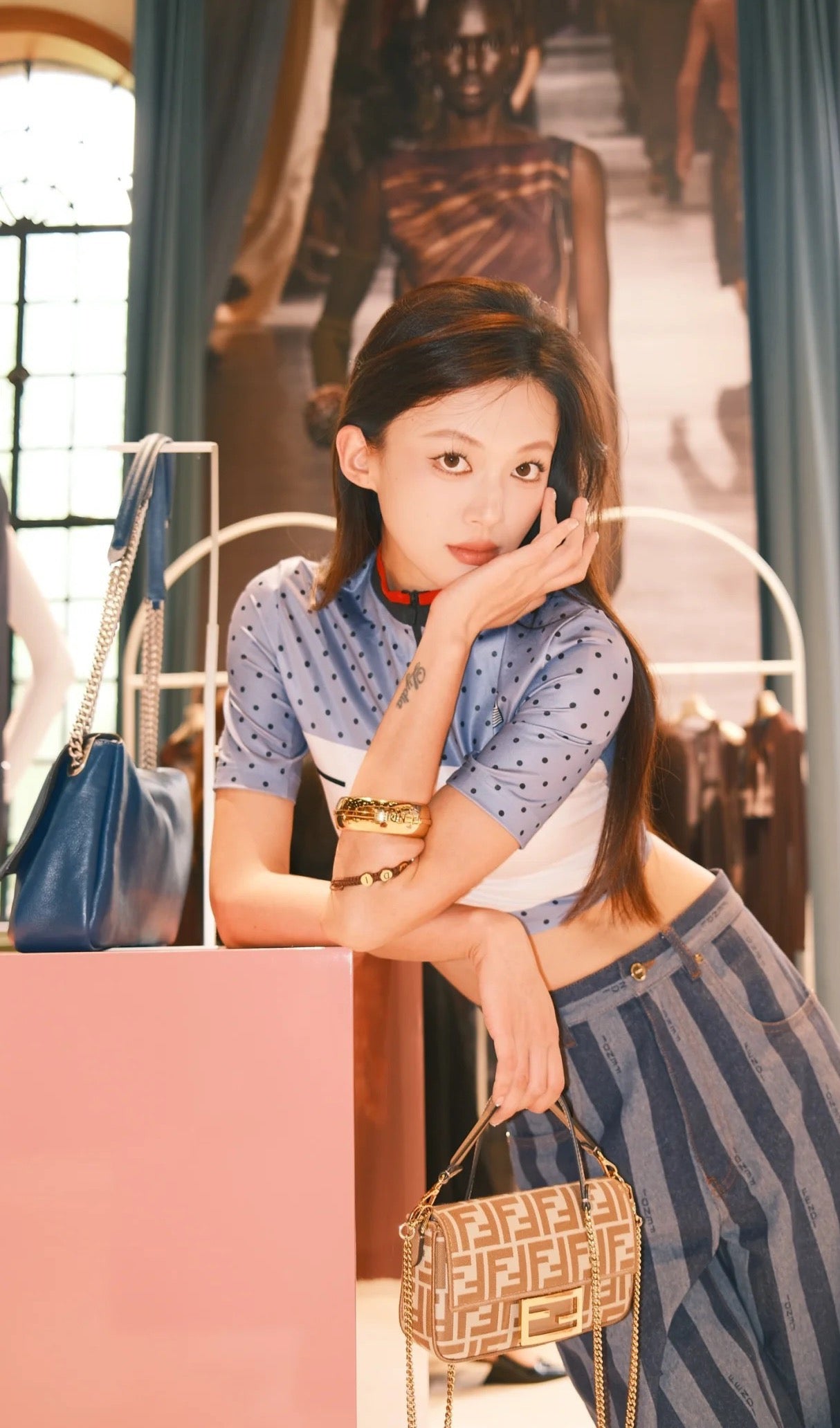 펜디 바게트 백 FF 자카드 미니