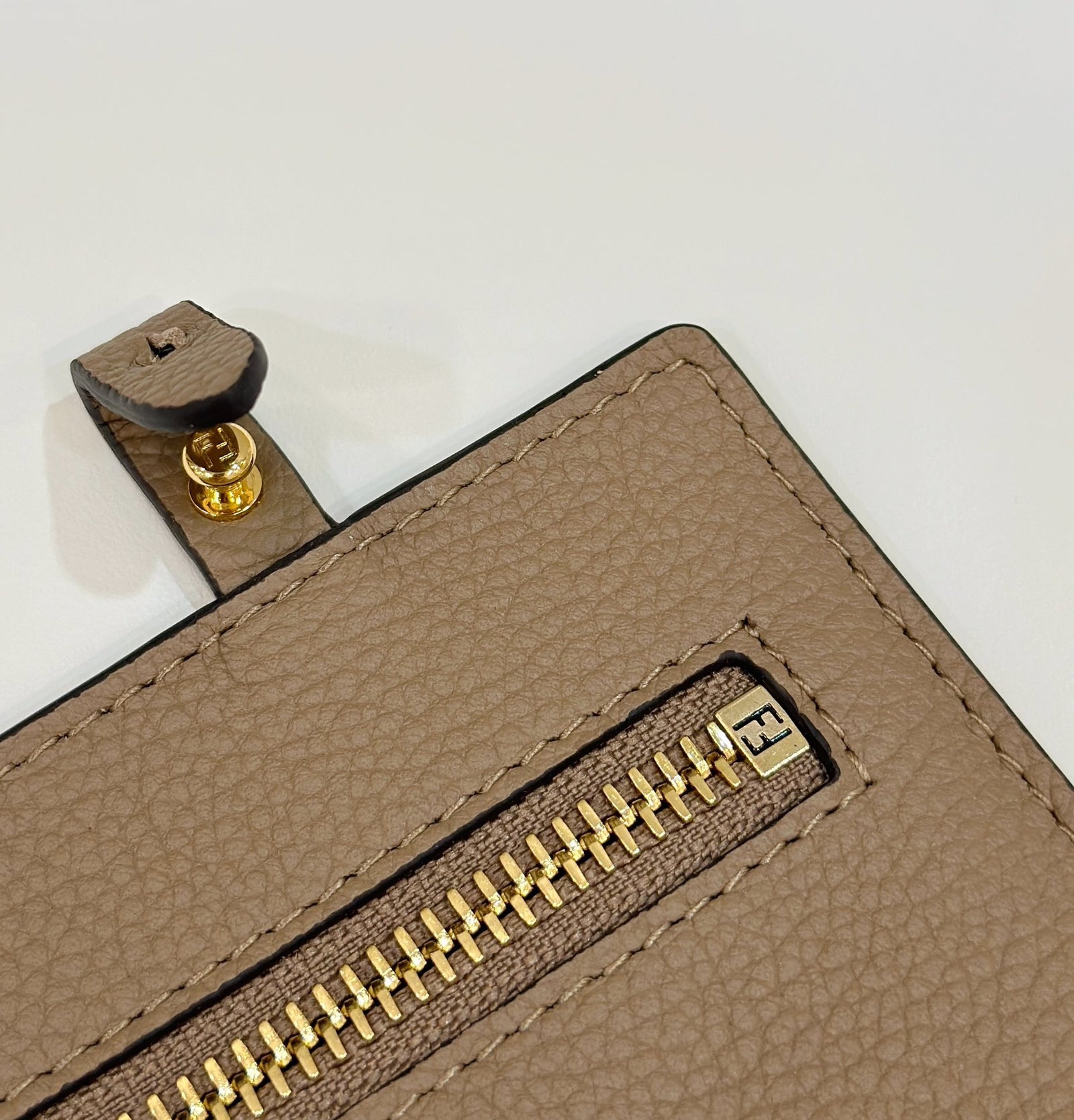 펜디 롤 FF 자카드 라지 리버서블