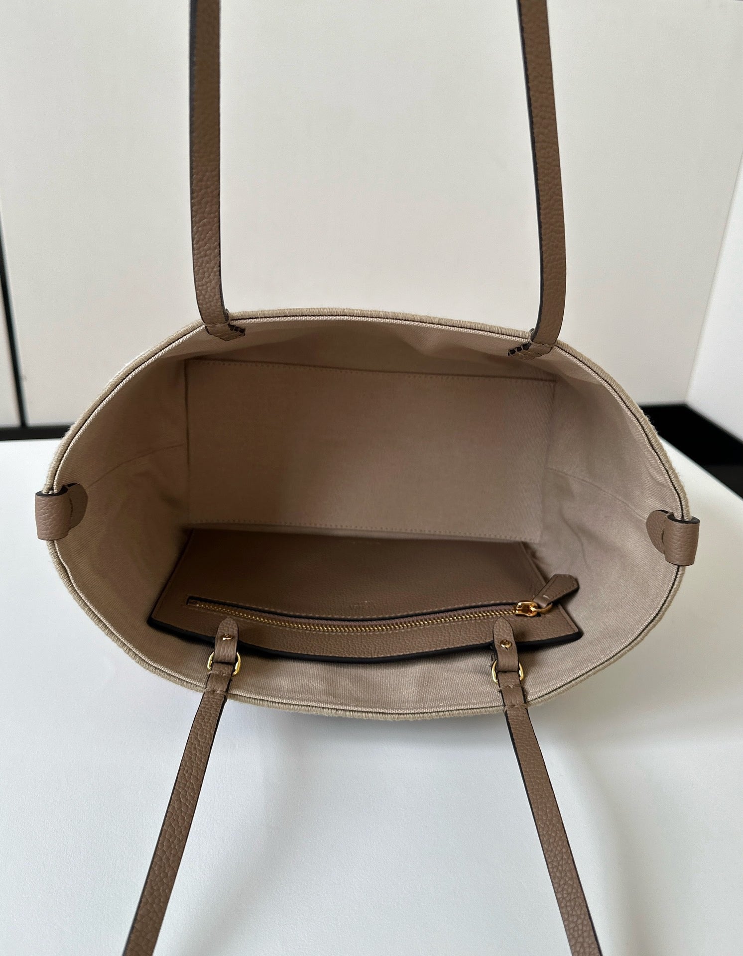 펜디 롤 FF 자카드 라지 리버서블