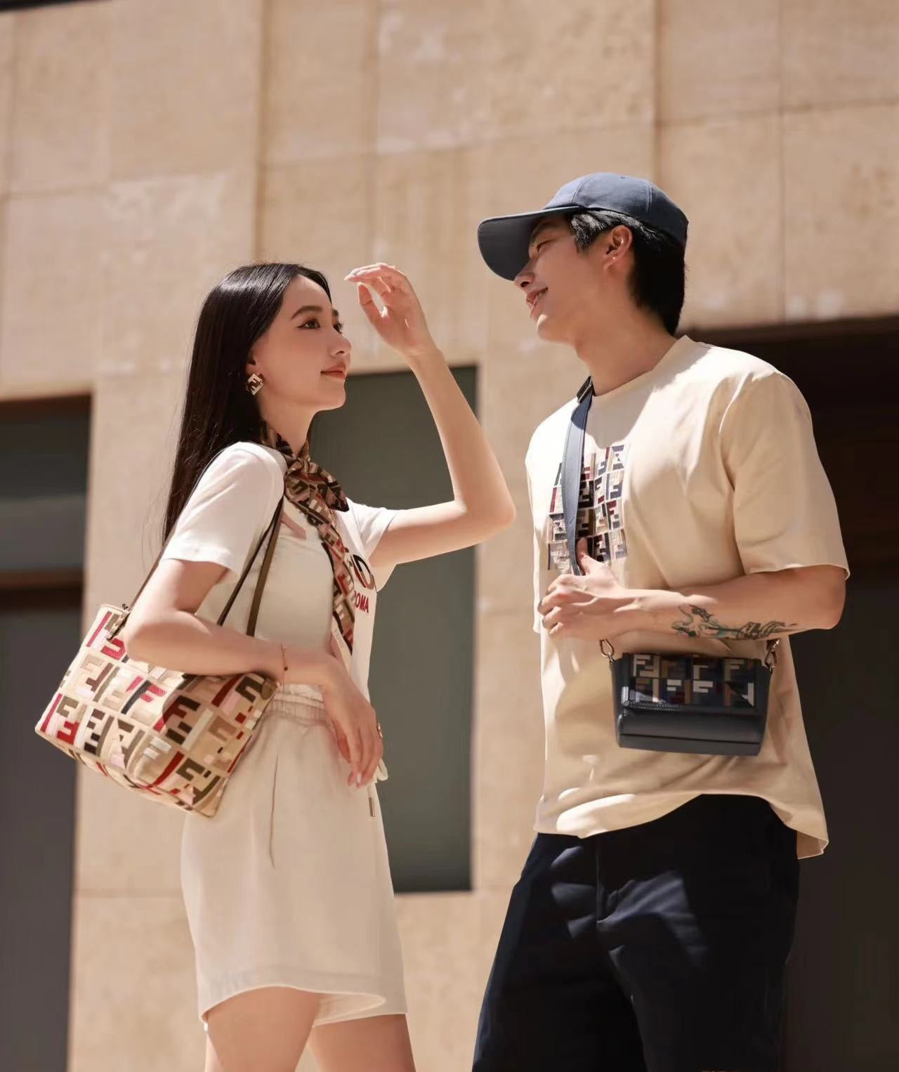 펜디 롤 FF 자카드 라지 리버서블