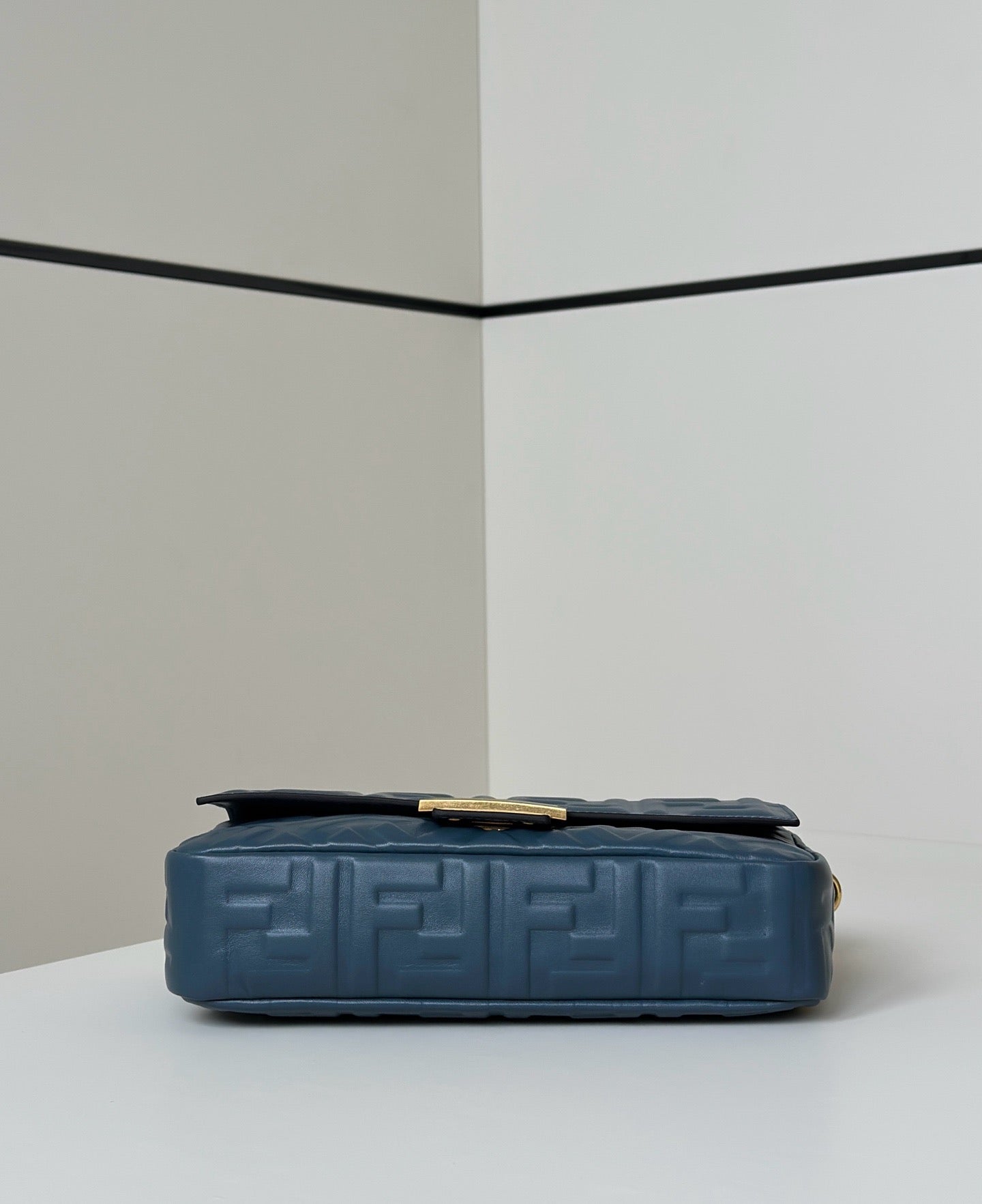 펜디 바게트 백 나파 미디움