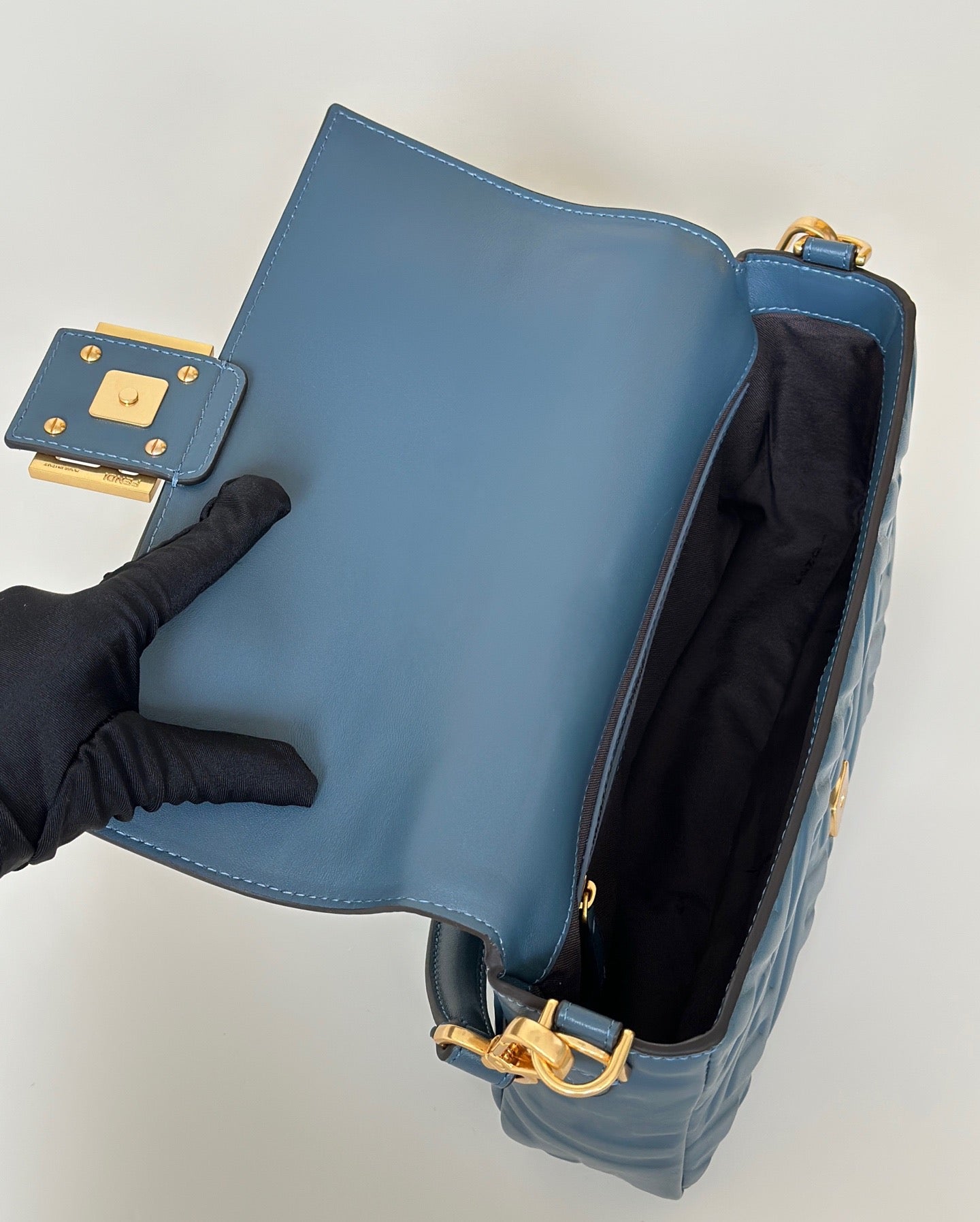 펜디 바게트 백 나파 미디움