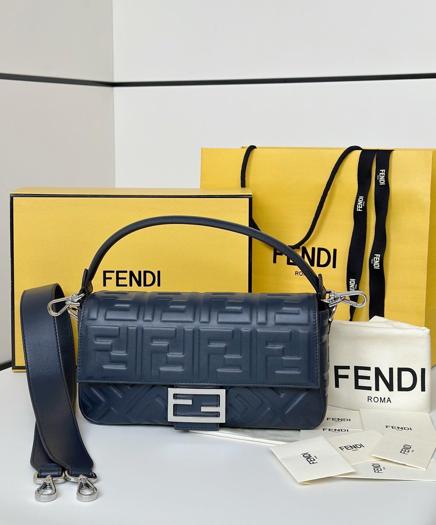 펜디 바게트 백 나파 미디움