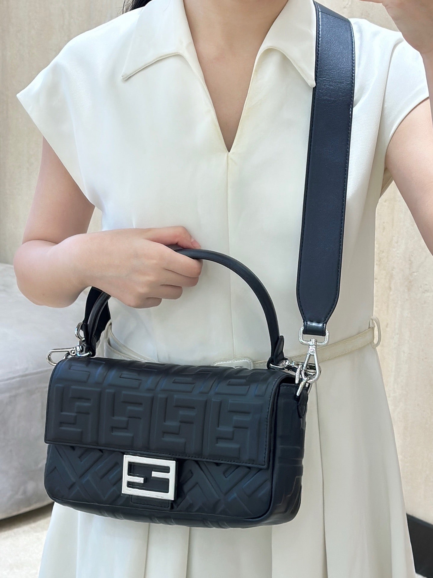 펜디 바게트 백 나파 미디움