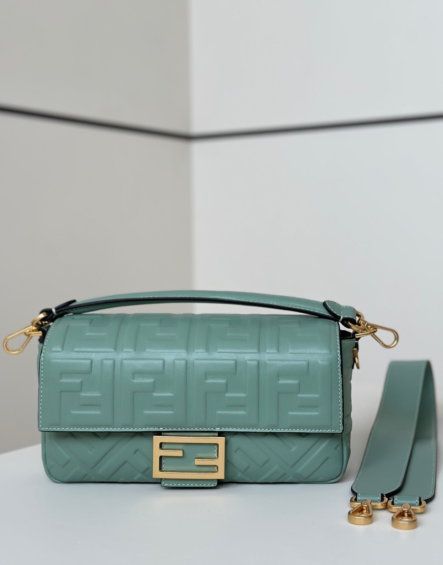 펜디 바게트 백 나파 미디움