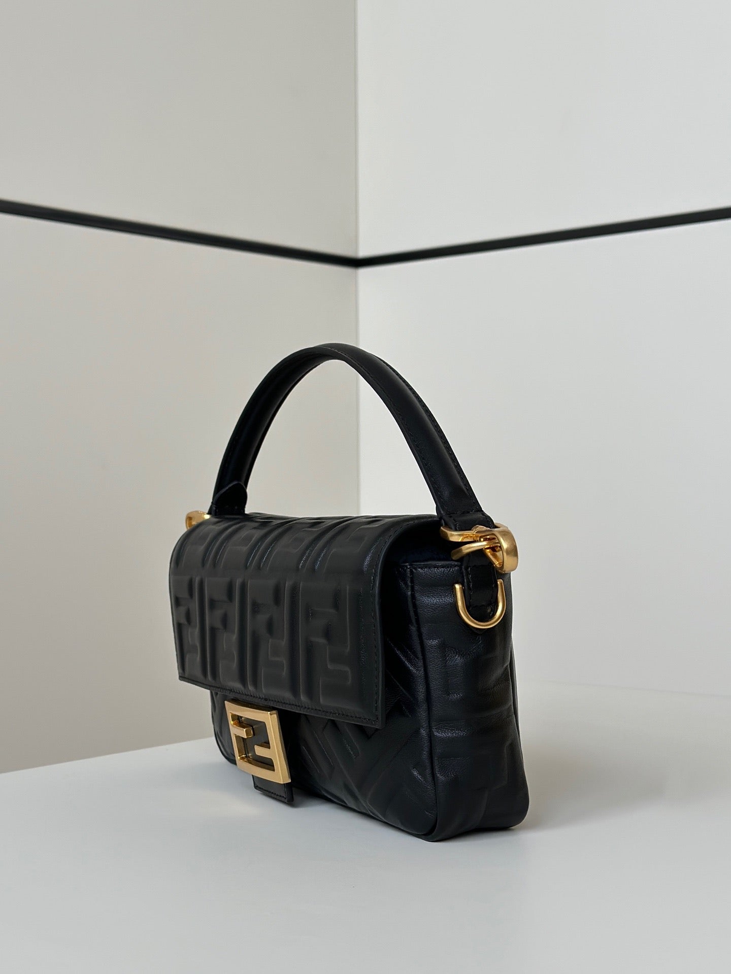 펜디 바게트 백 나파 미디움