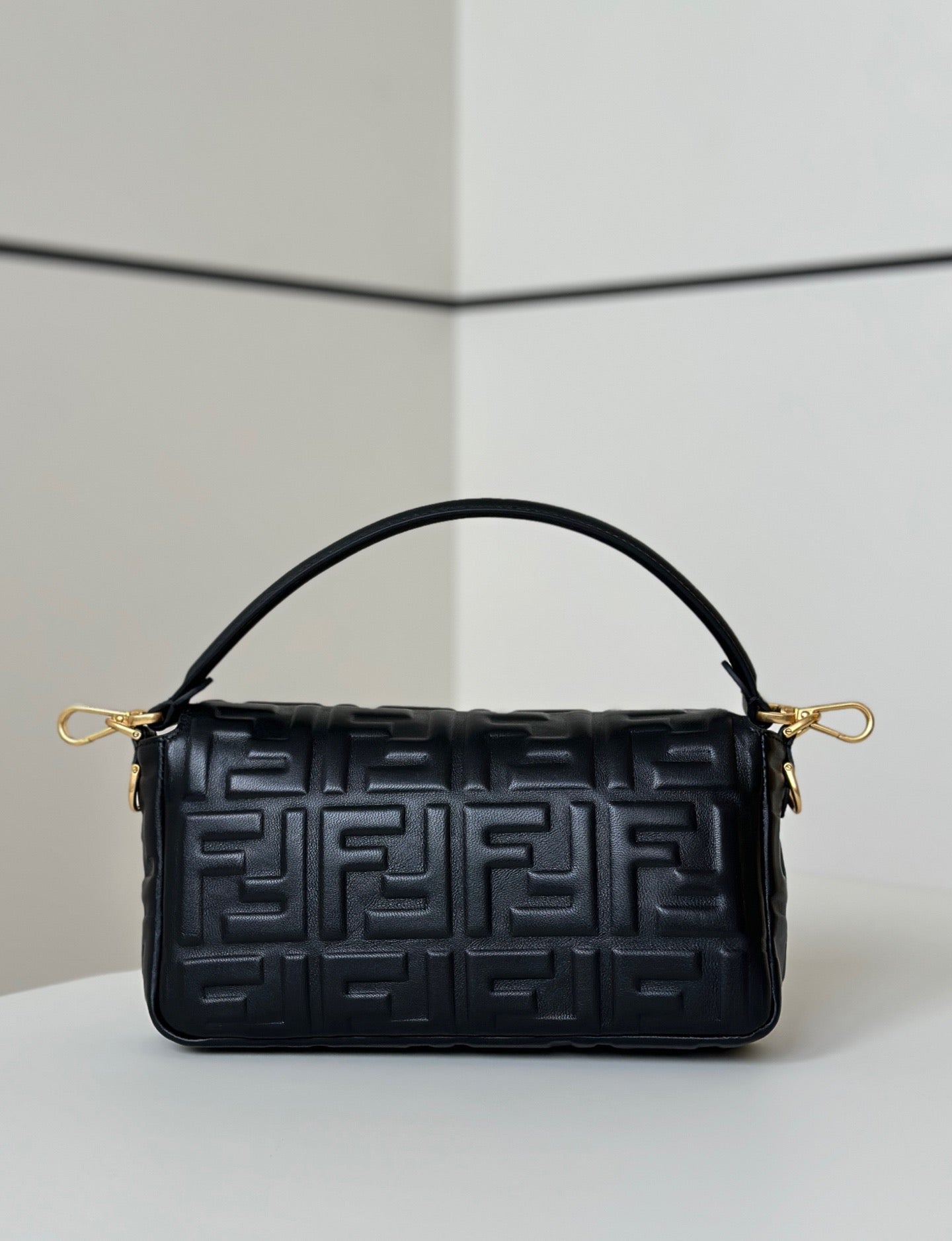 펜디 바게트 백 나파 미디움