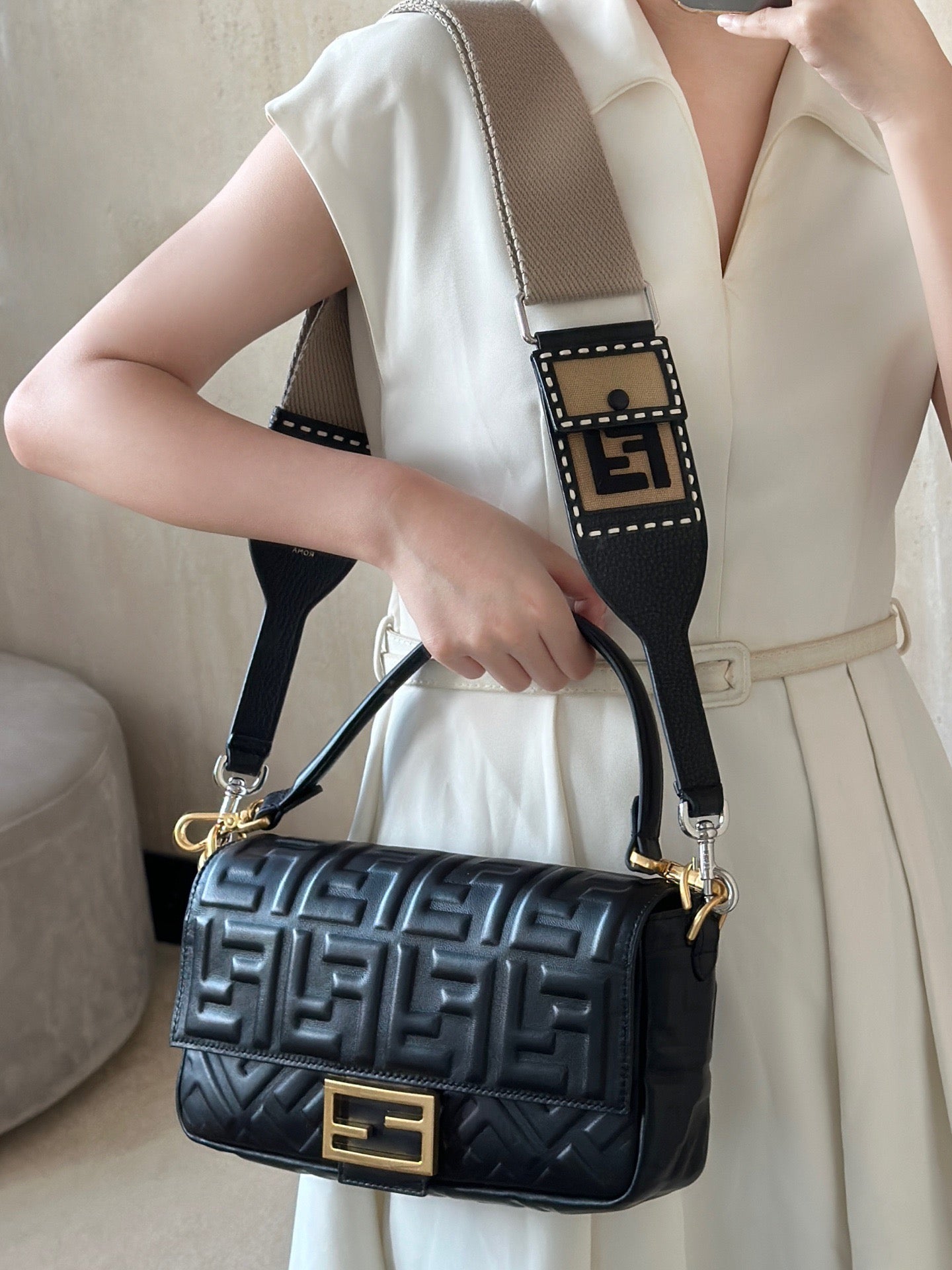 펜디 바게트 백 나파 미디움