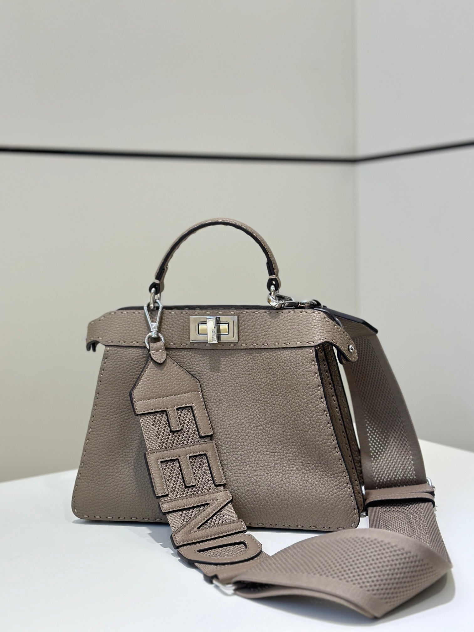 펜디 피카부 I See U 로마노 스몰