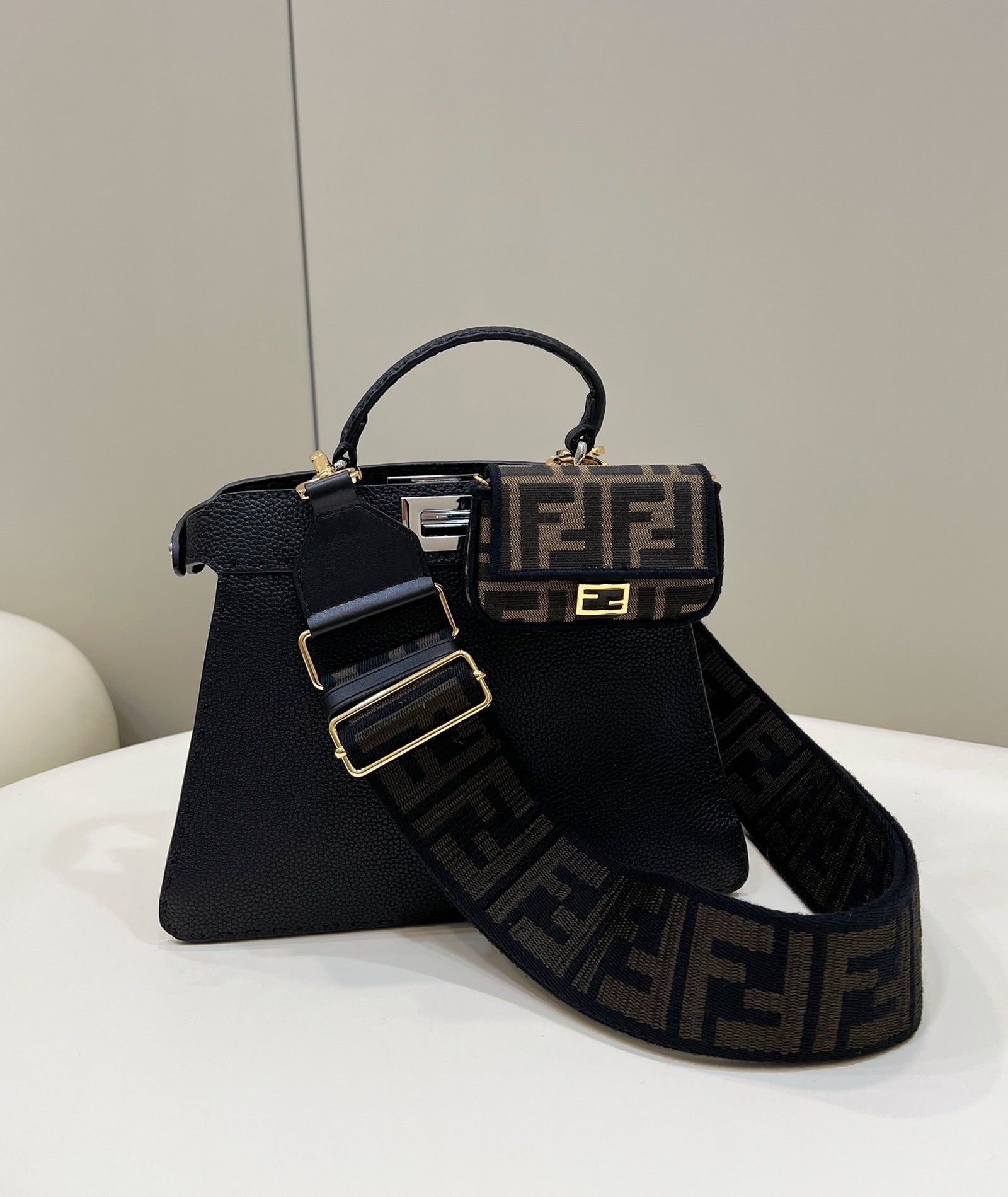 펜디 피카부 I See U 로마노 스몰