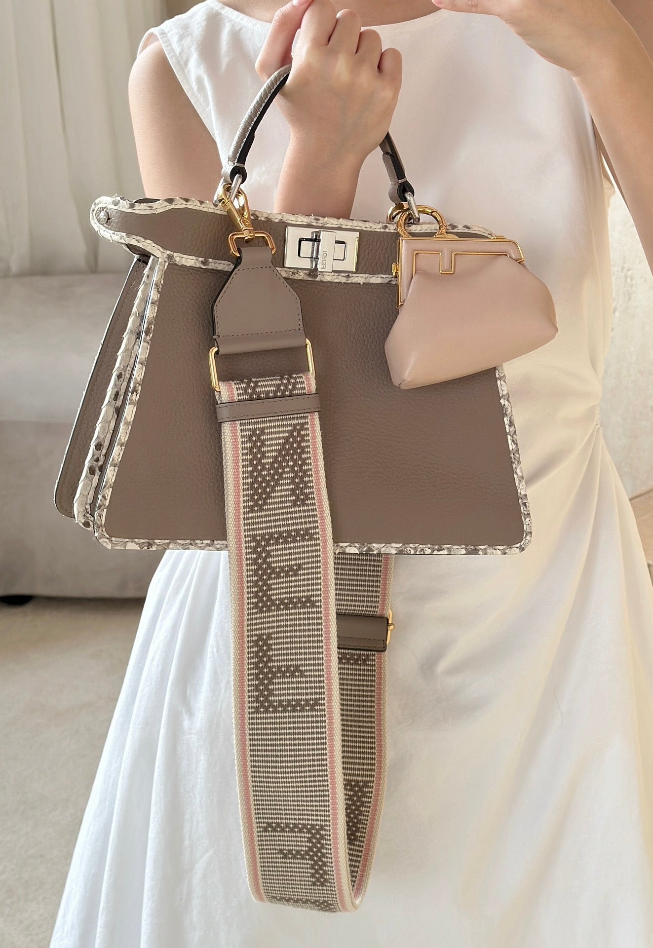 펜디 피카부 I See U 카프, 뱀 가죽 스몰