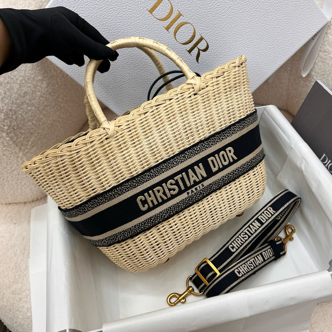 디올 라탄 오블리크 바스켓 백