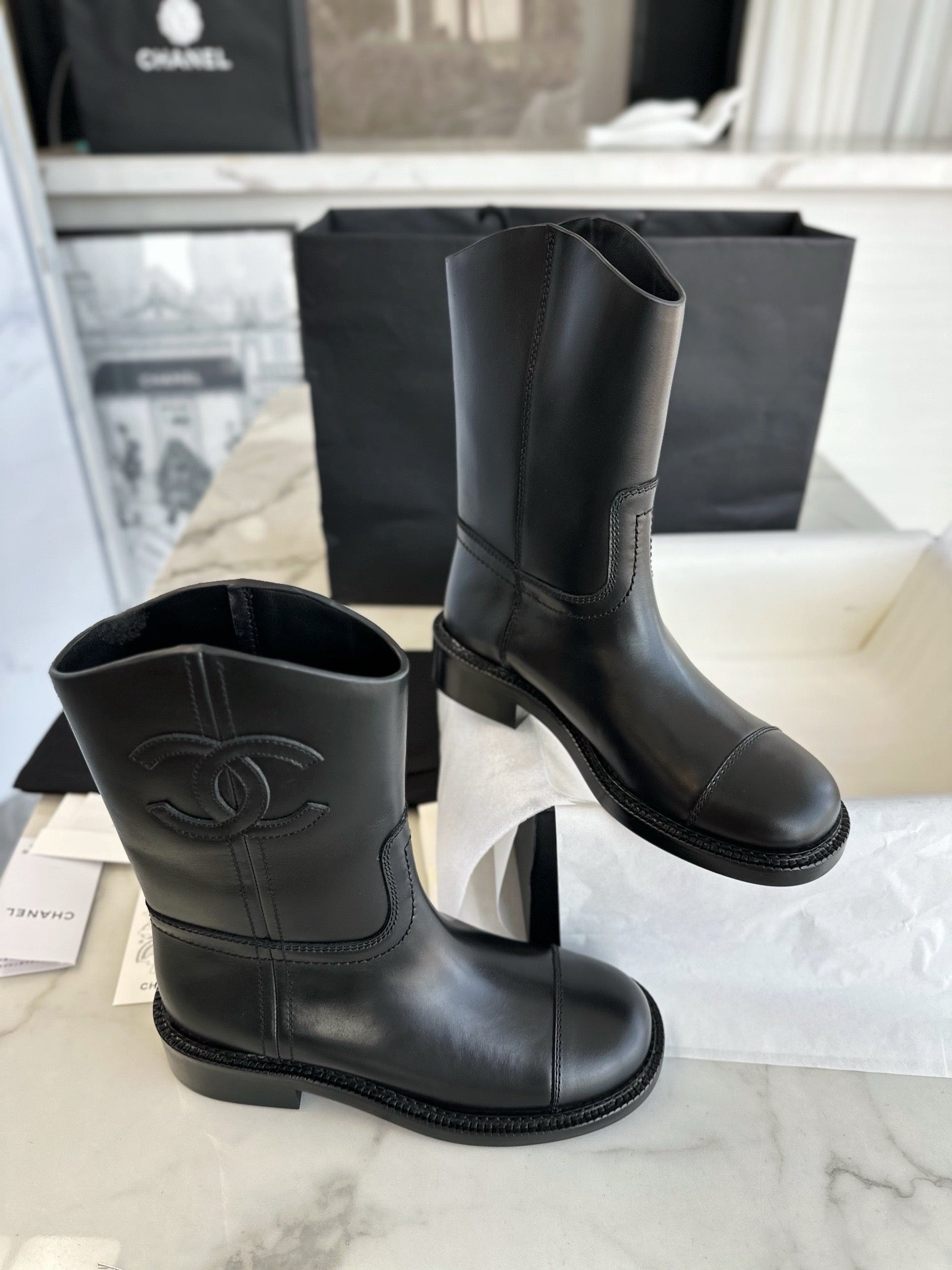 샤넬 레더 미들 부츠