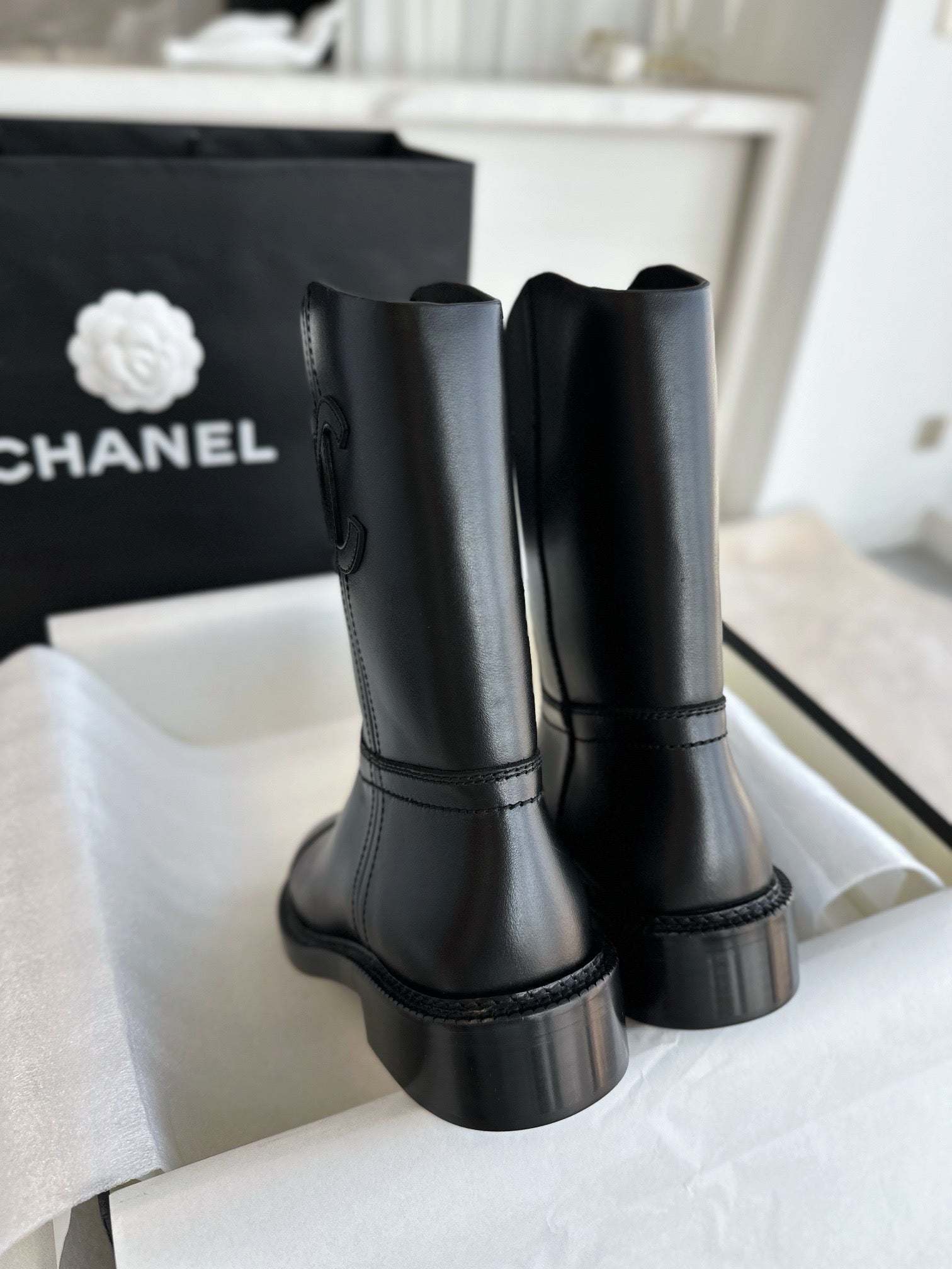 샤넬 레더 미들 부츠