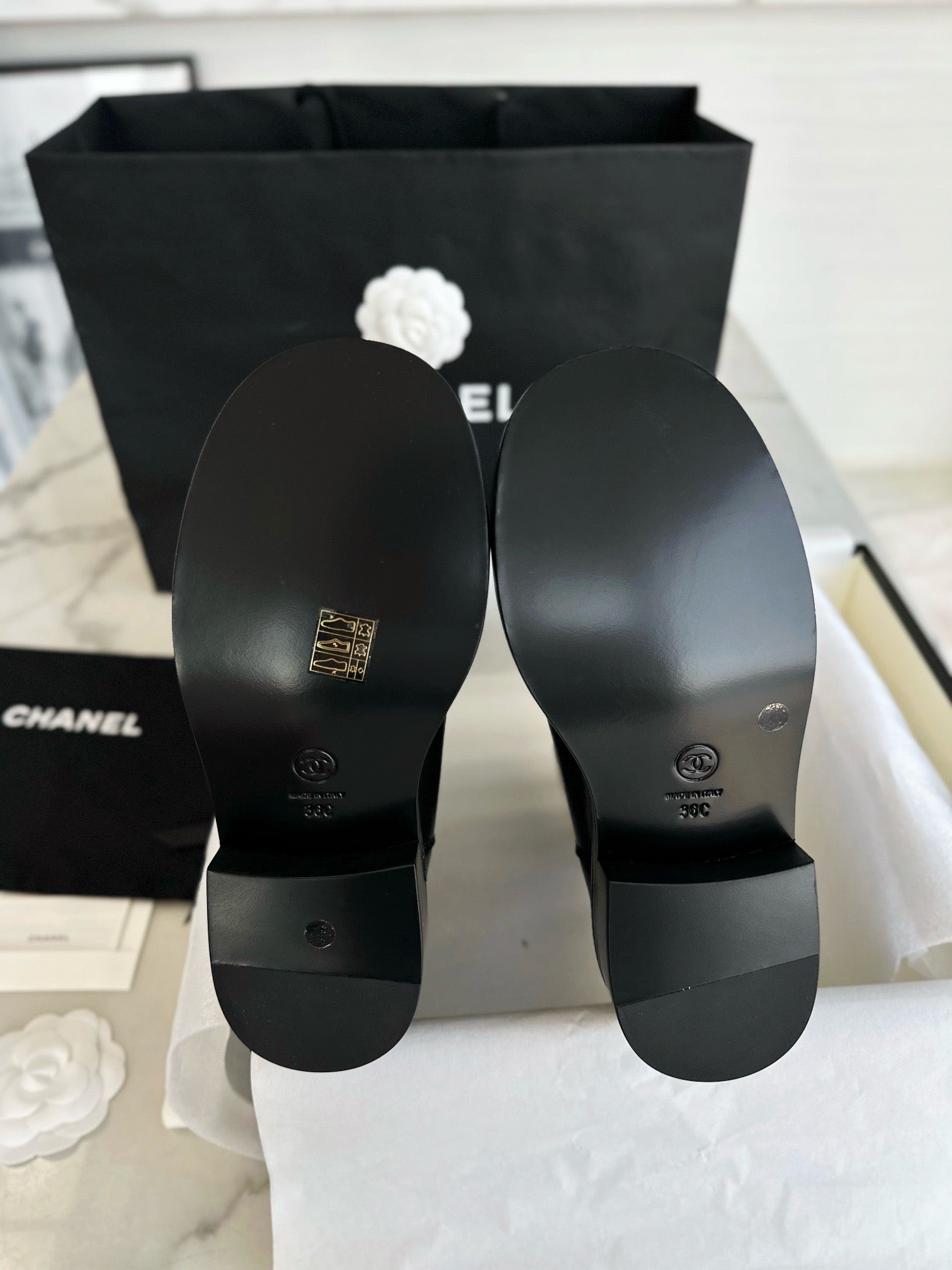 샤넬 레더 미들 부츠