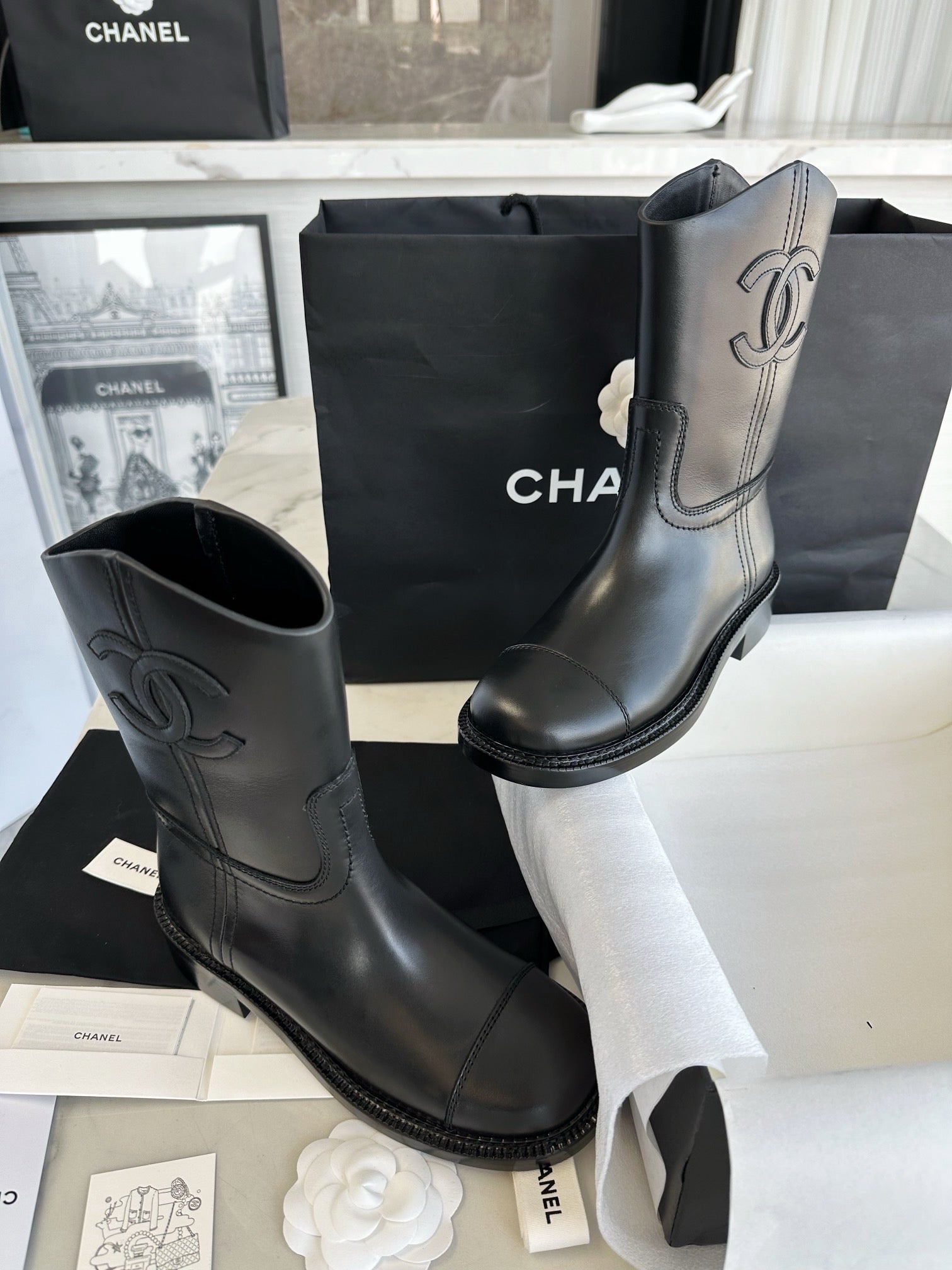 샤넬 레더 미들 부츠