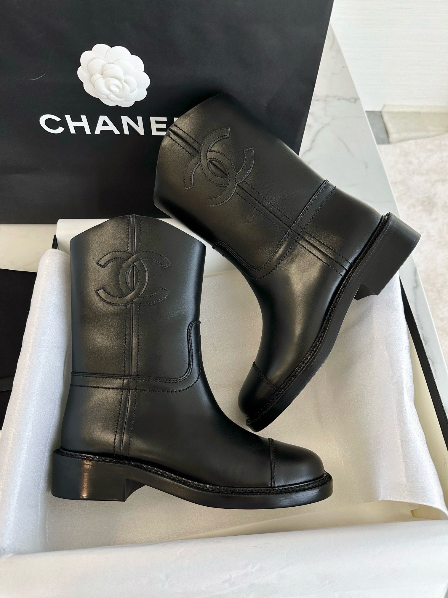 샤넬 레더 미들 부츠