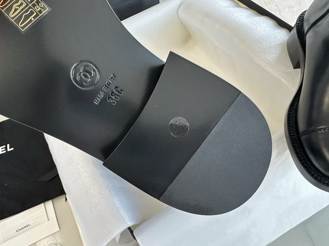 샤넬 레더 미들 부츠