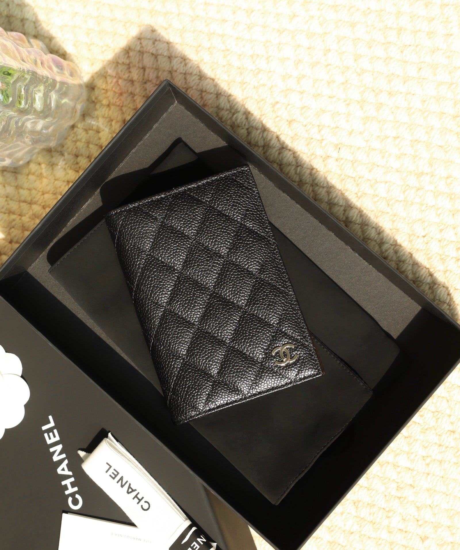 샤넬 클래식 여권지갑