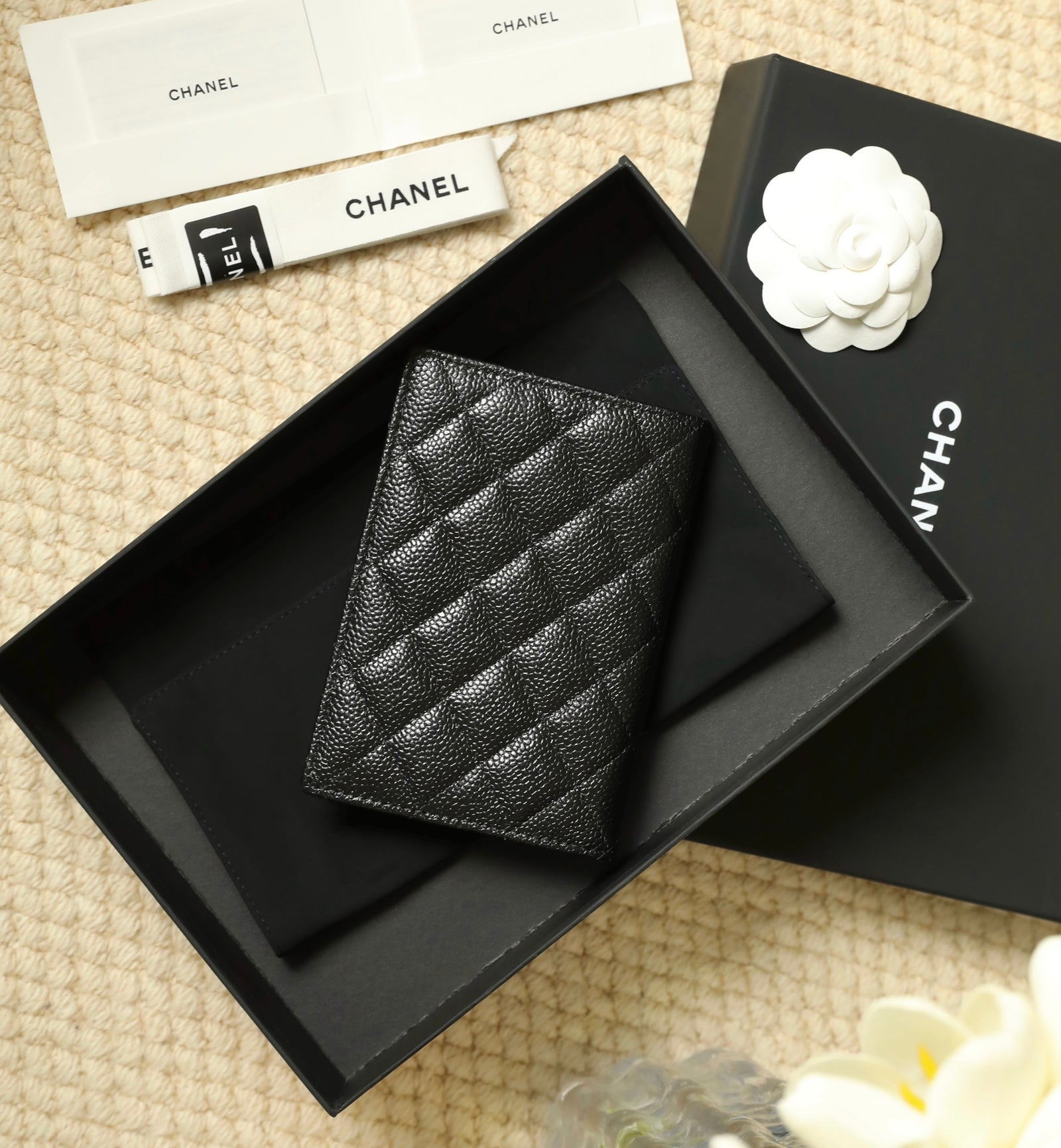 샤넬 클래식 여권지갑