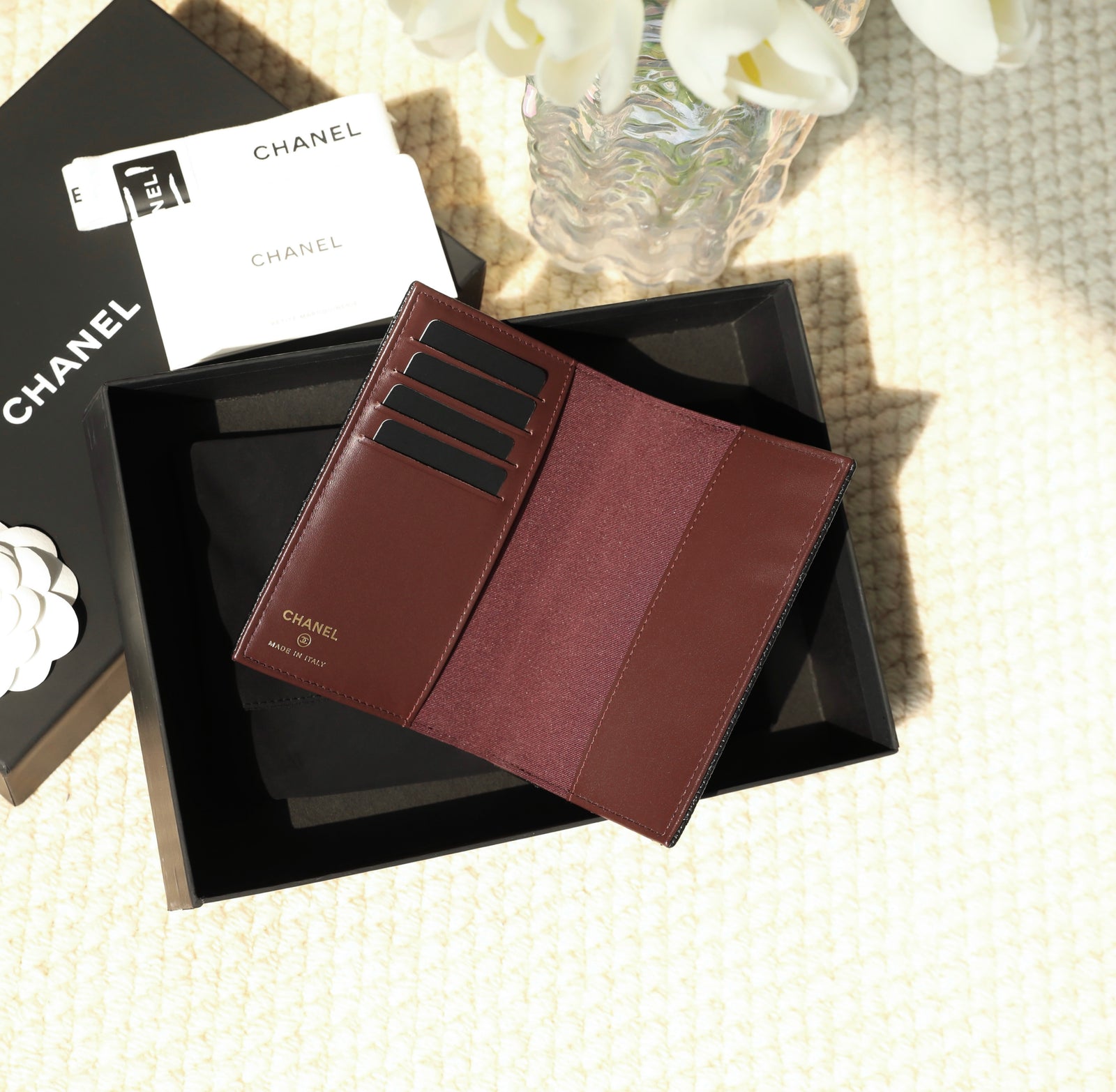 샤넬 클래식 여권지갑