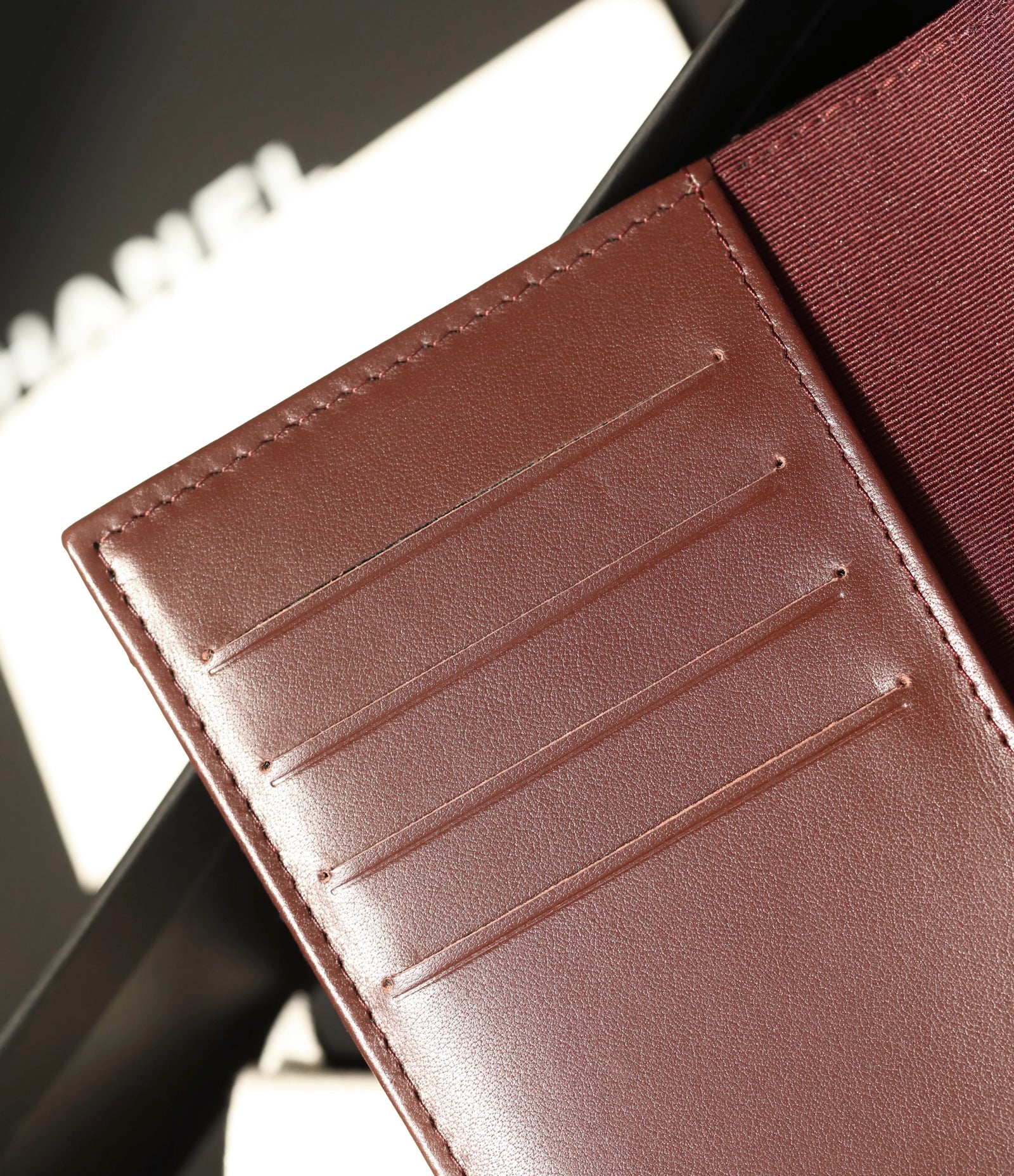 샤넬 클래식 여권지갑