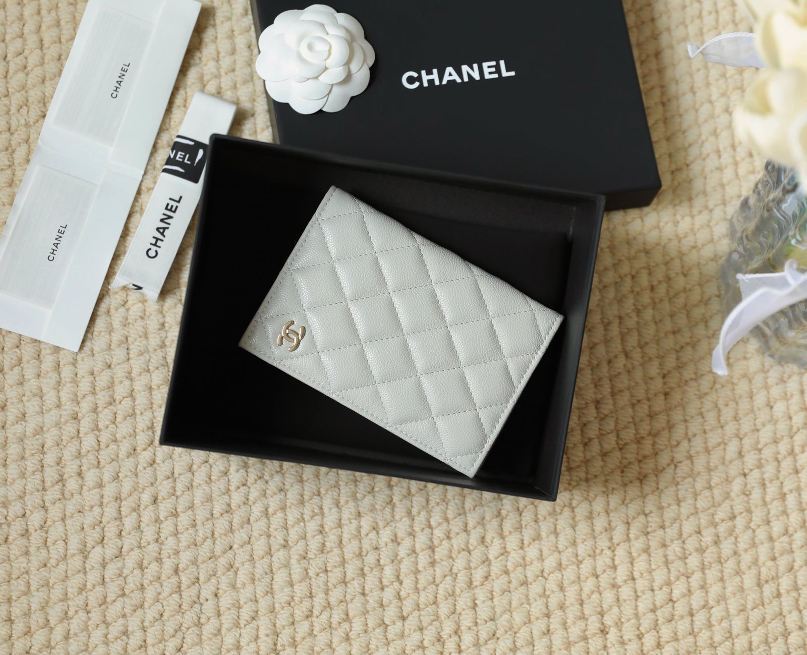 샤넬 클래식 여권지갑
