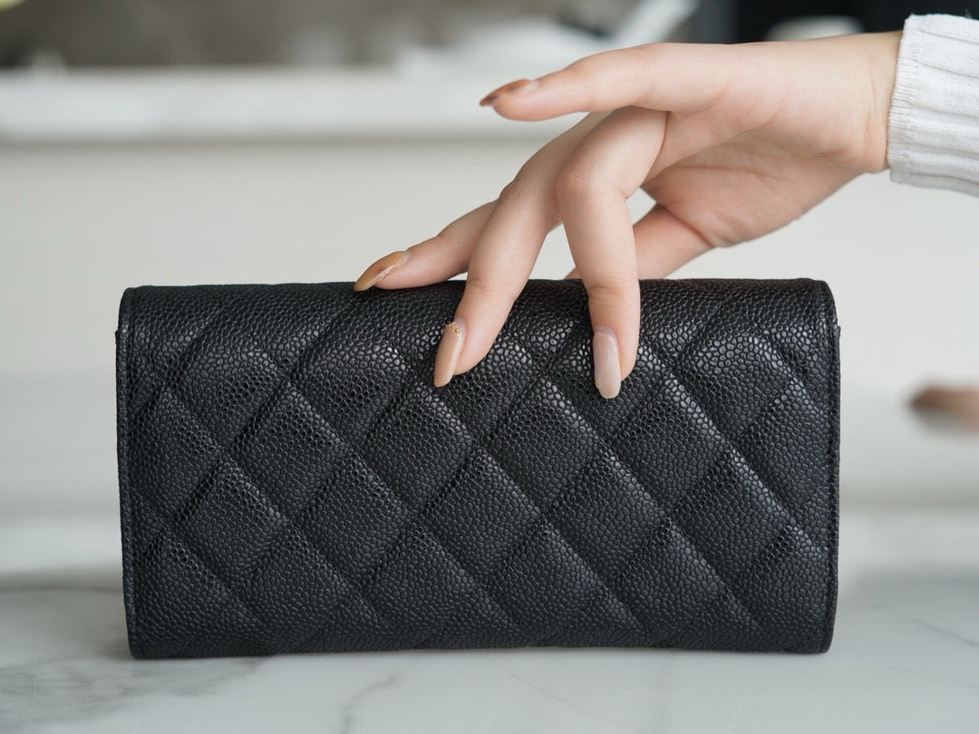 샤넬 클래식 플랩 장지갑 캐비어