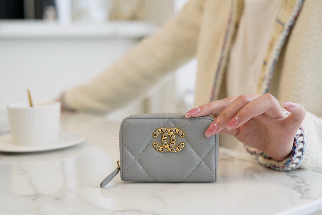 샤넬 19 지퍼 반지갑