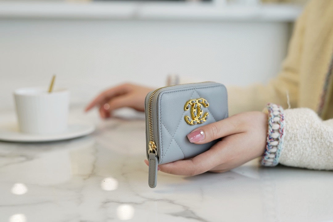 샤넬 19 지퍼 반지갑