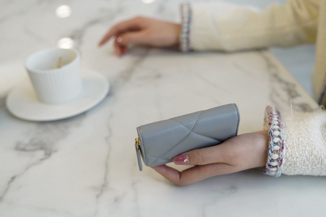 샤넬 19 지퍼 반지갑