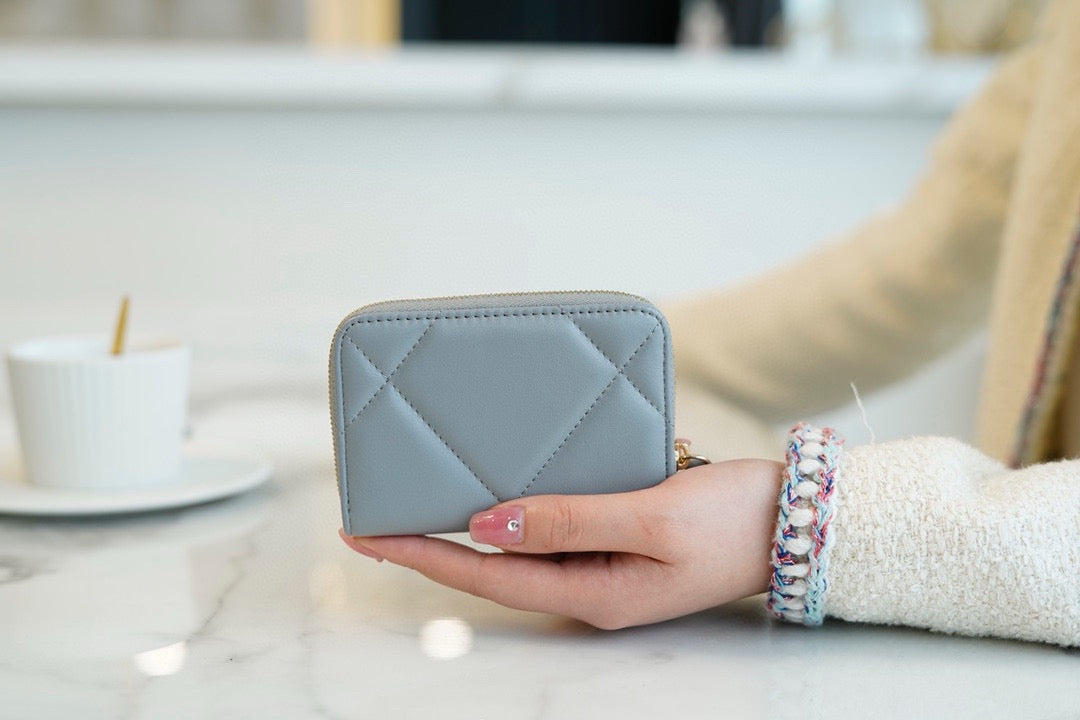 샤넬 19 지퍼 반지갑