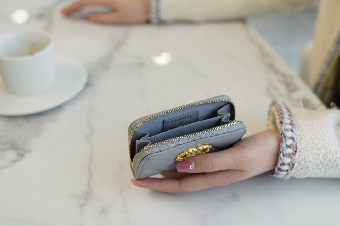 샤넬 19 지퍼 반지갑