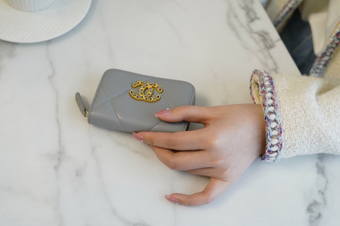 샤넬 19 지퍼 반지갑