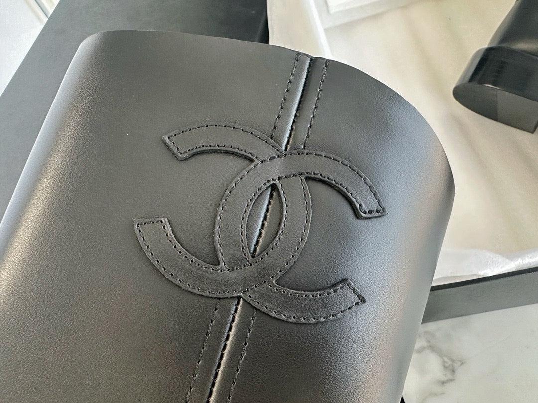 샤넬 레더 하이 부츠