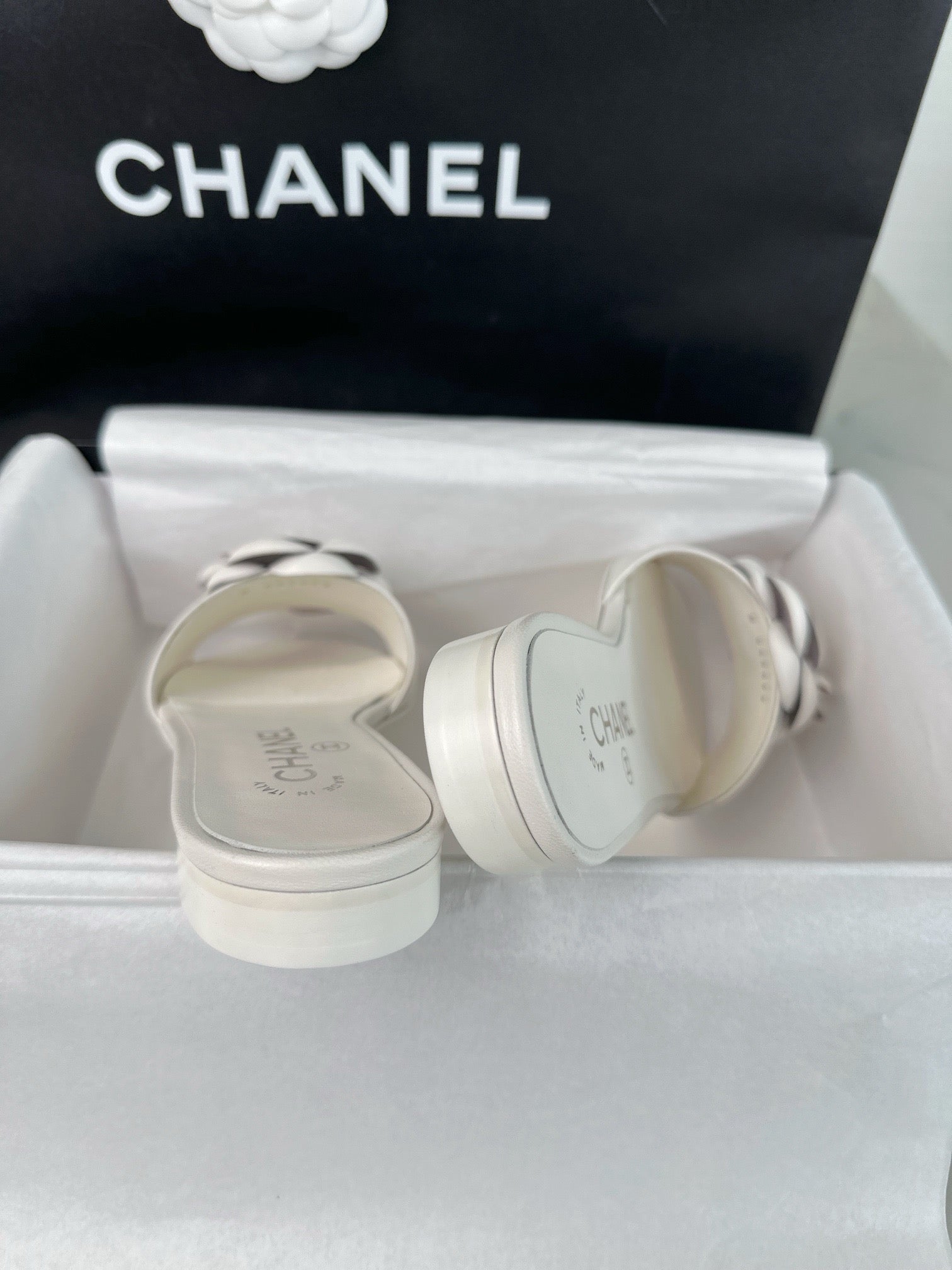 샤넬 까멜리아 뮬