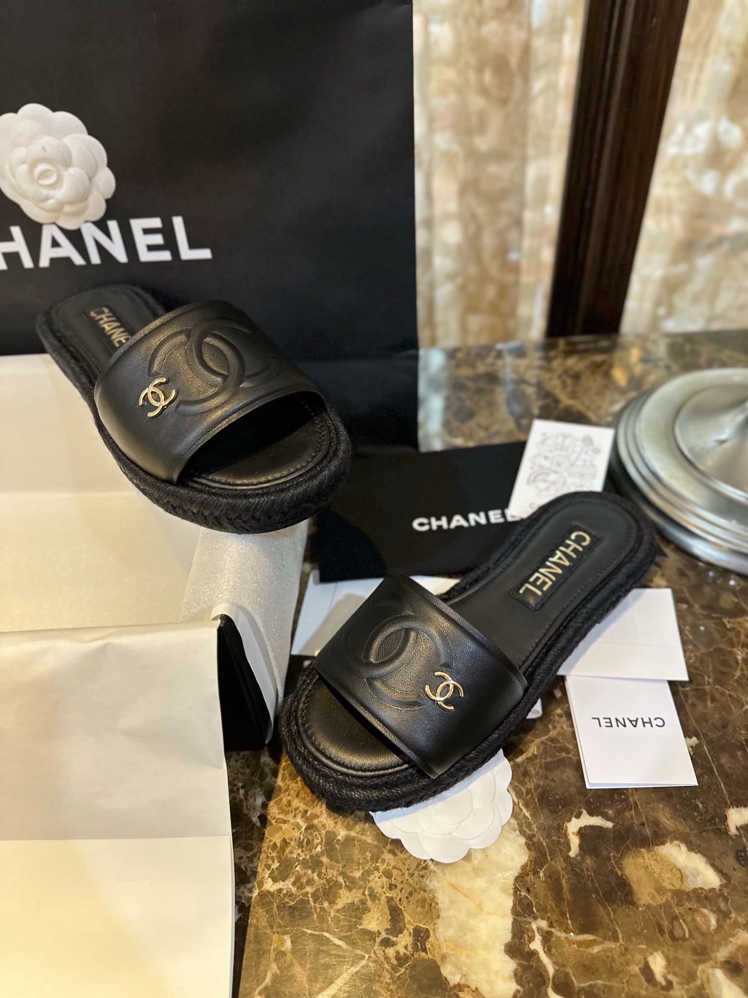 샤넬 로고 슬리퍼