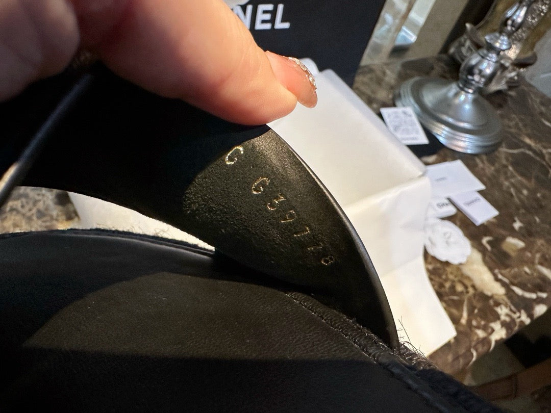 샤넬 로고 슬리퍼