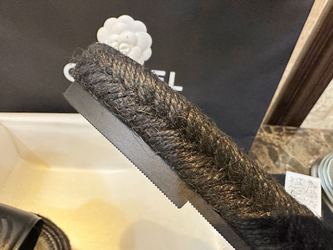 샤넬 로고 슬리퍼