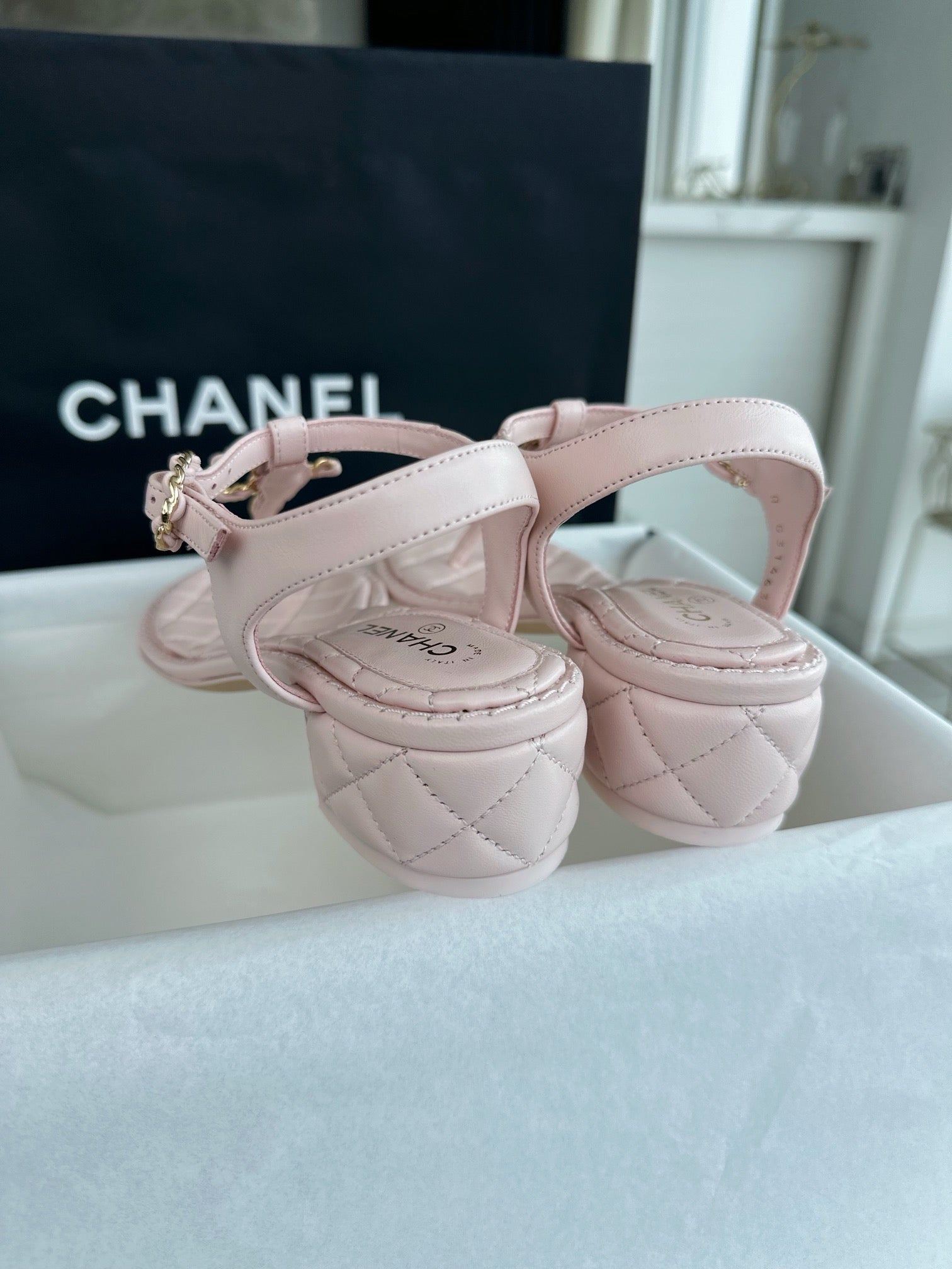 샤넬 CC 체인 로고 퀄팅 샌들
