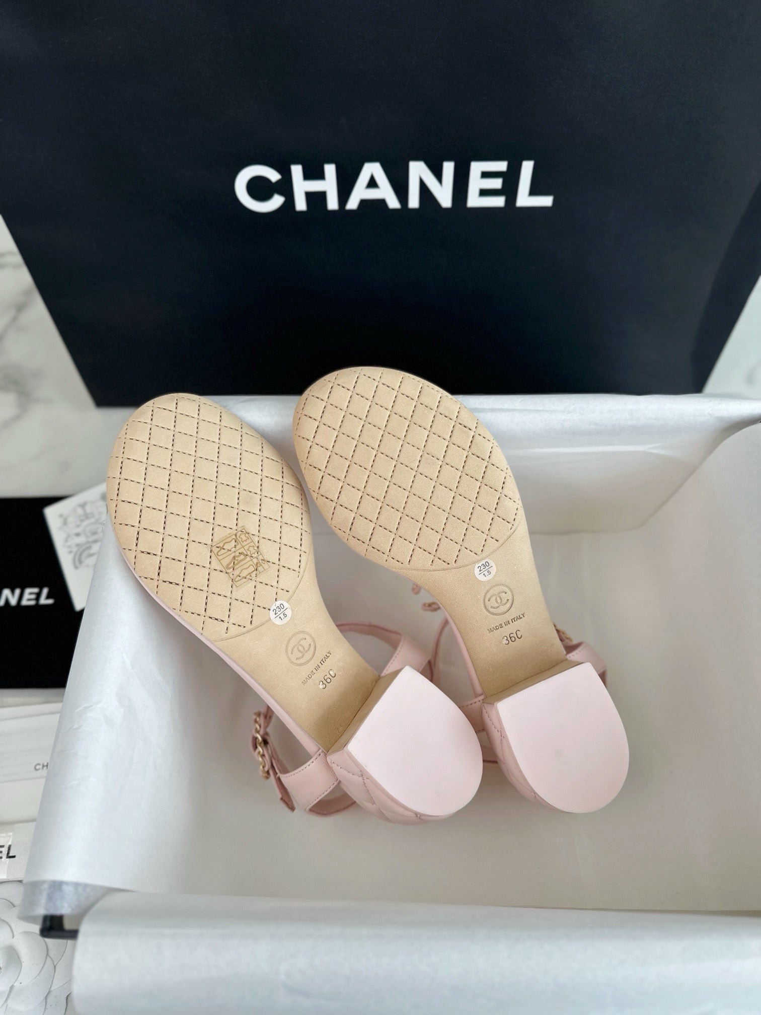 샤넬 CC 체인 로고 퀄팅 샌들