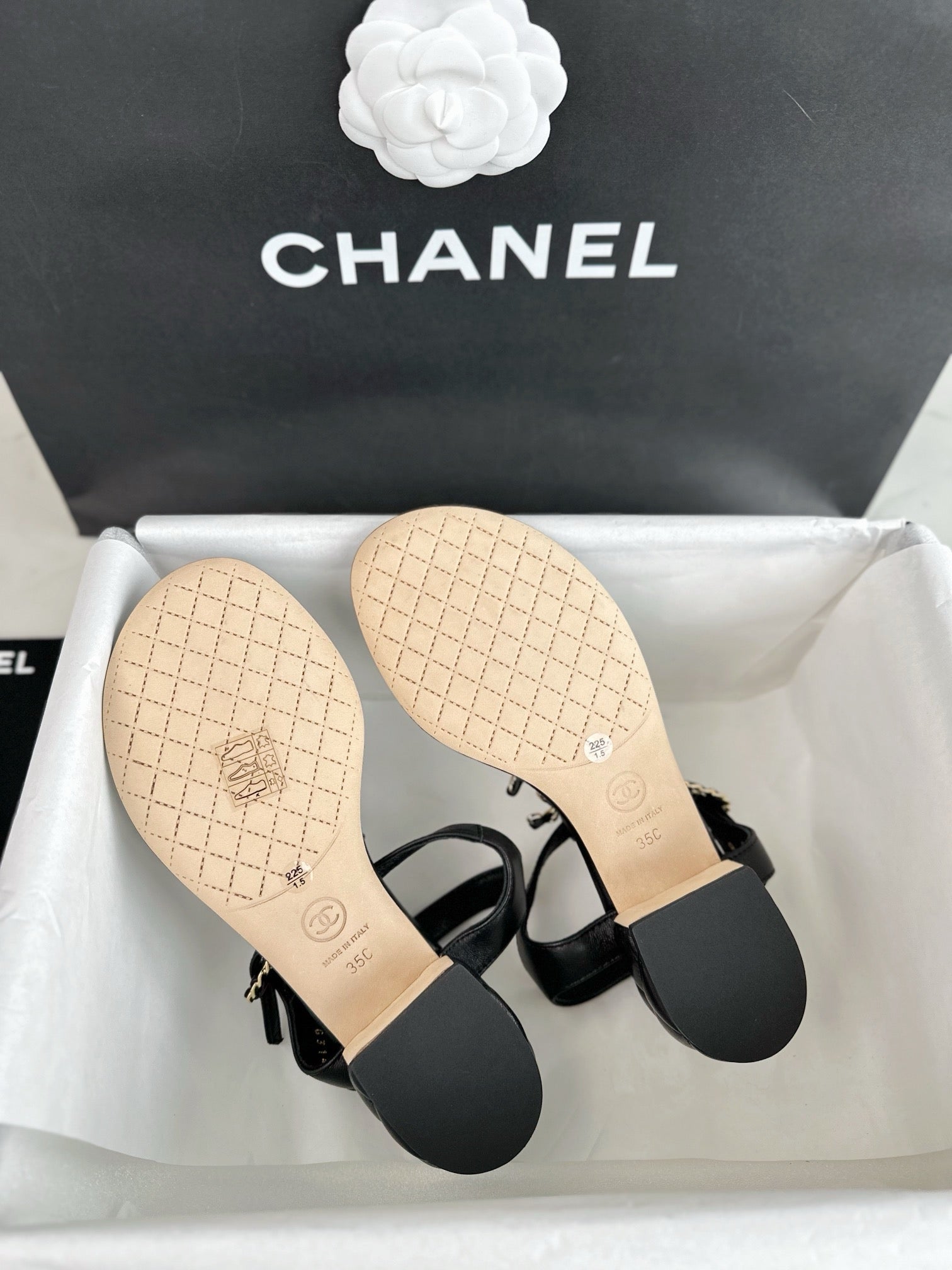 샤넬 CC 체인 로고 퀄팅 샌들