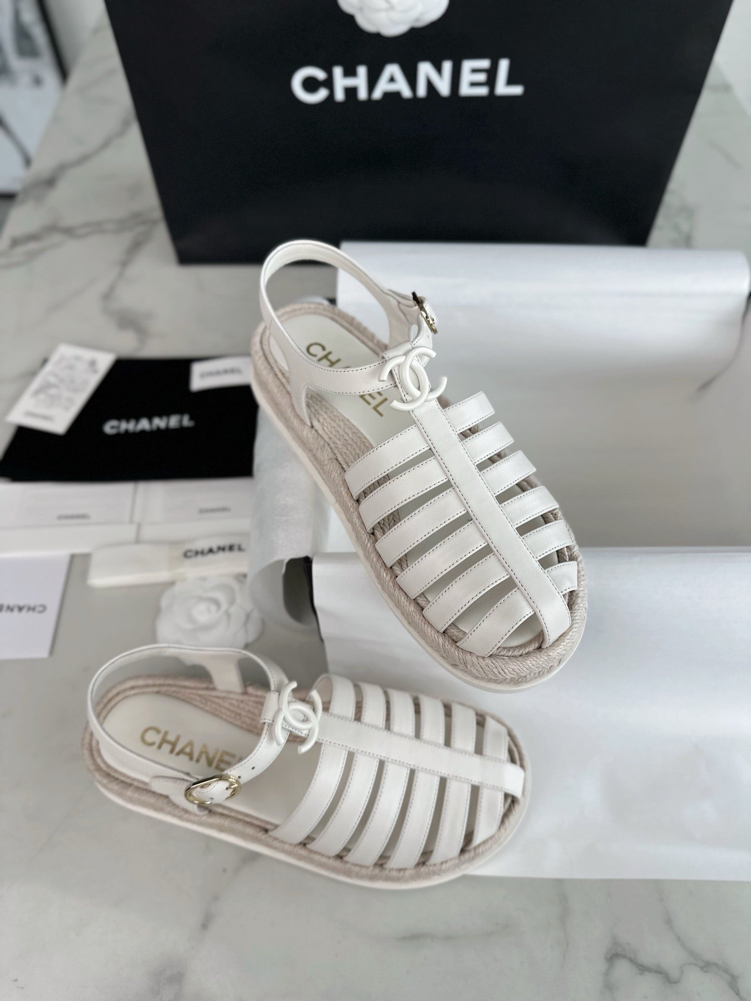 샤넬 크루즈 캐쥬얼 로마 슬링백 샌들