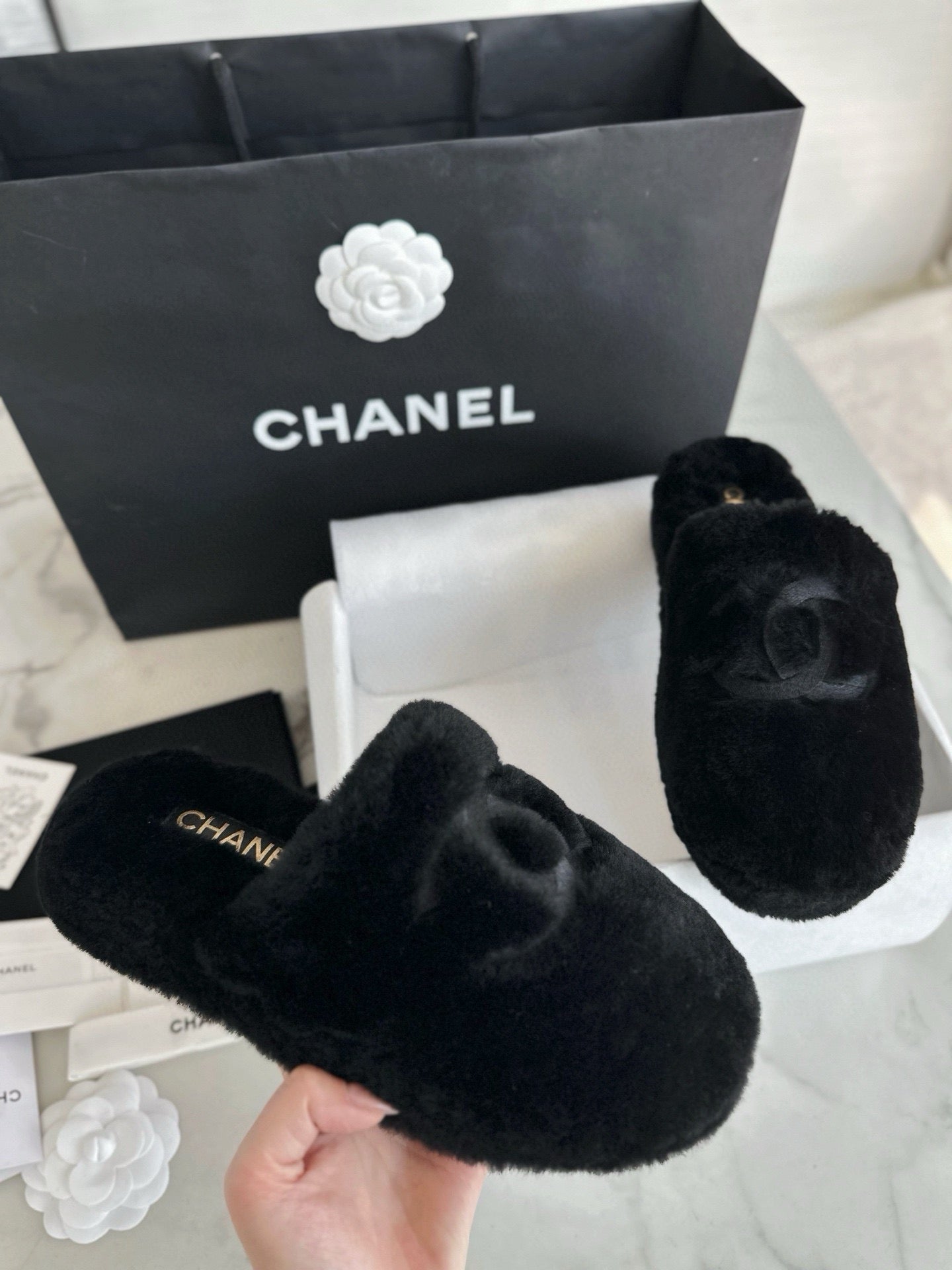 샤넬 퍼 슬리퍼