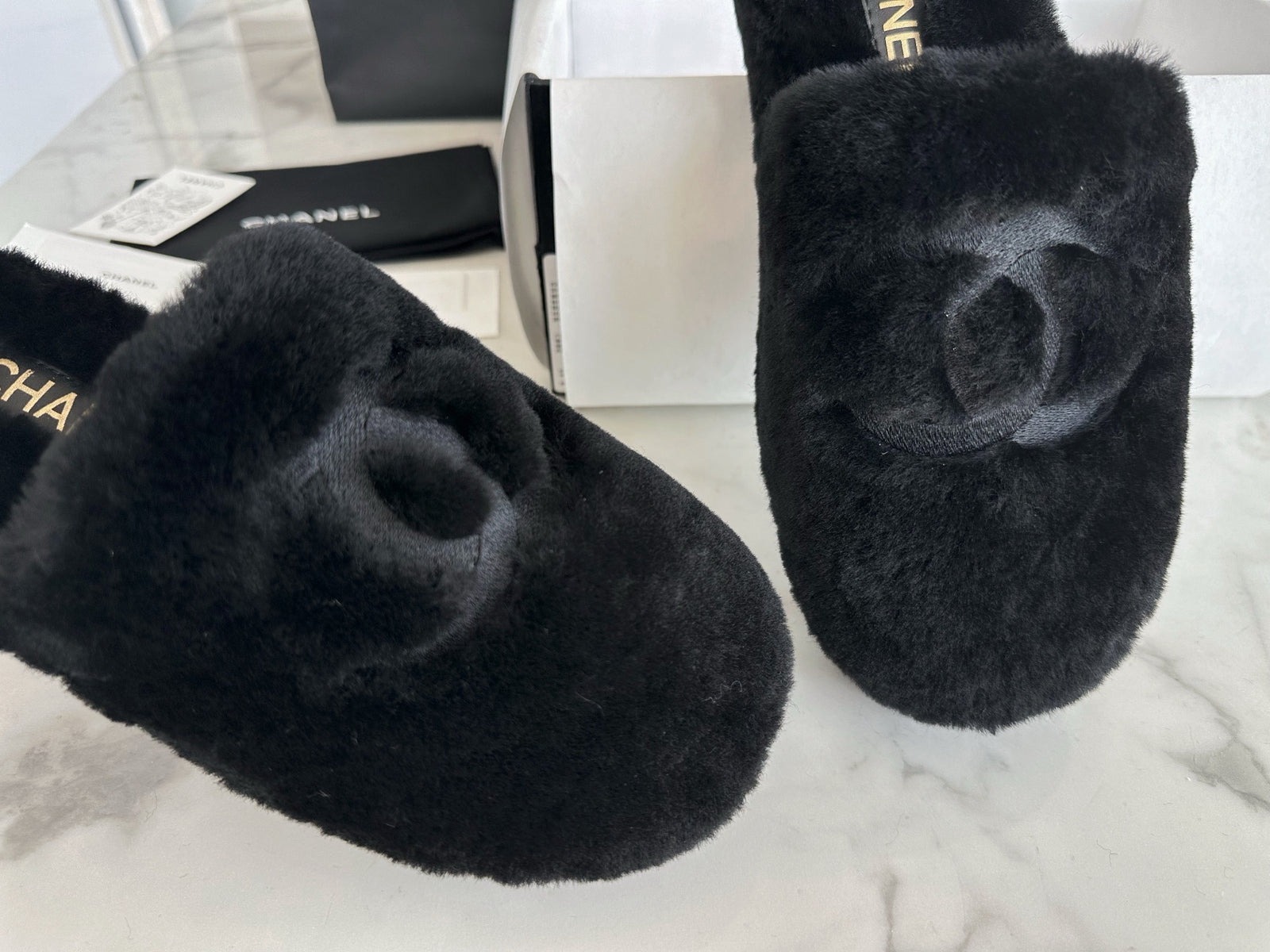 샤넬 퍼 슬리퍼