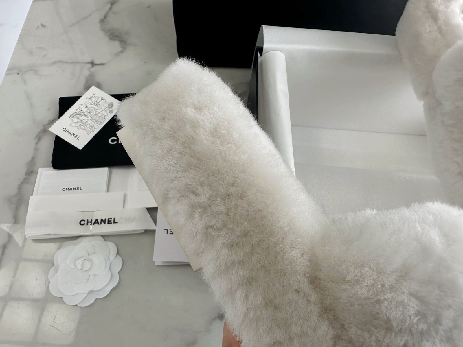 샤넬 퍼 슬리퍼