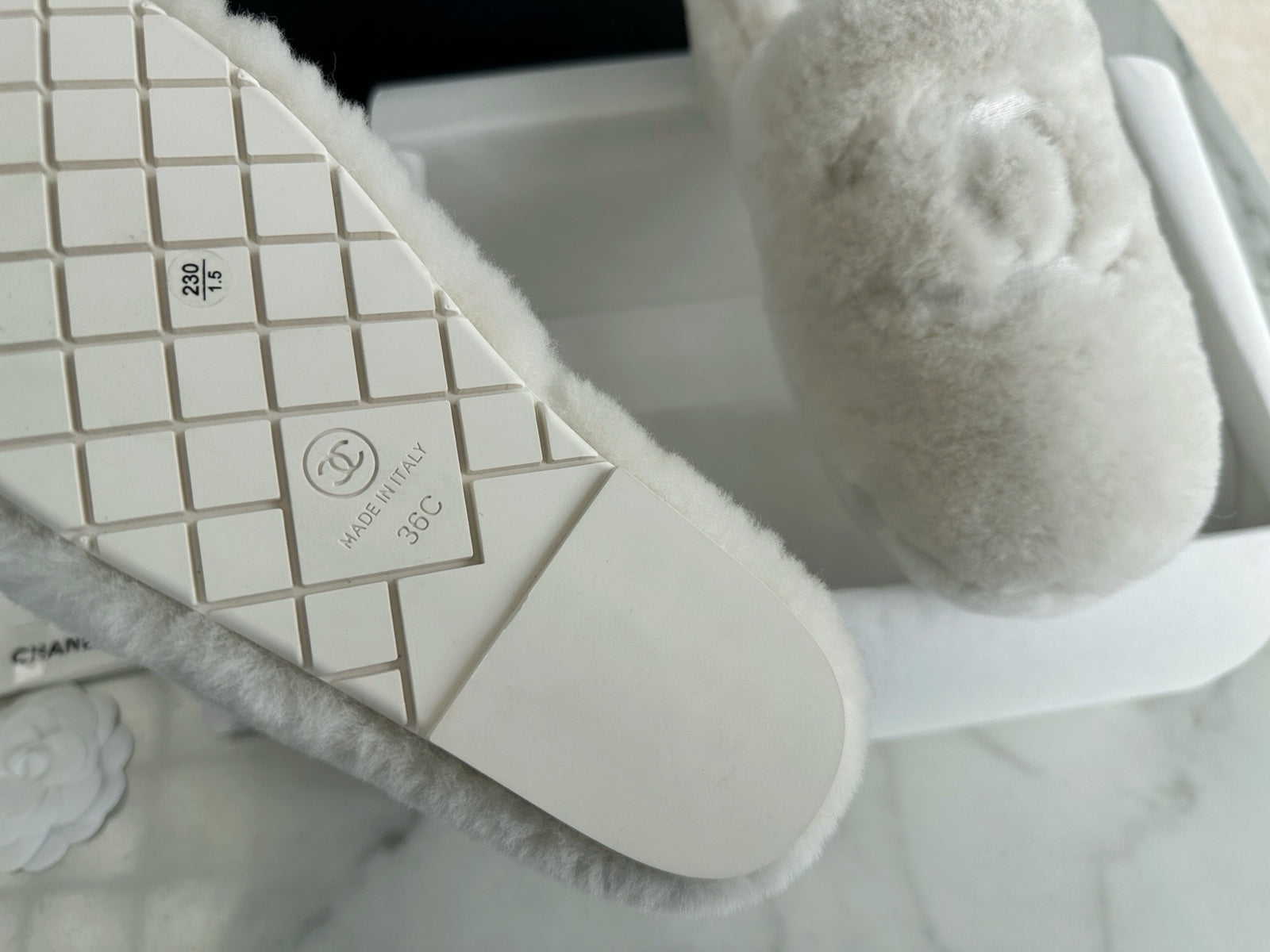 샤넬 퍼 슬리퍼